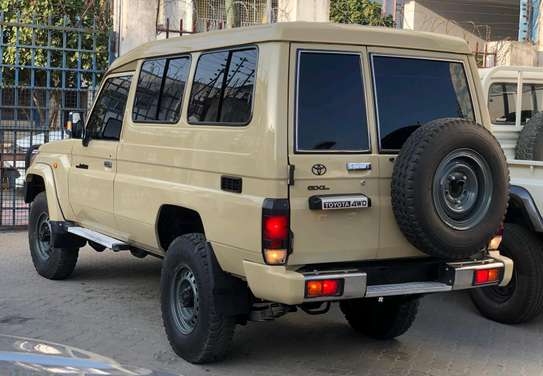 Toyota land Cruiser V8 Hard top 2018 image 13