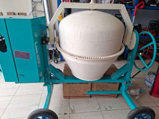 widsor concrete mixer - 400L image 2