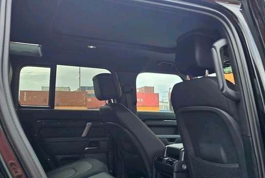 Land Rover Defender 110 2024 image 11