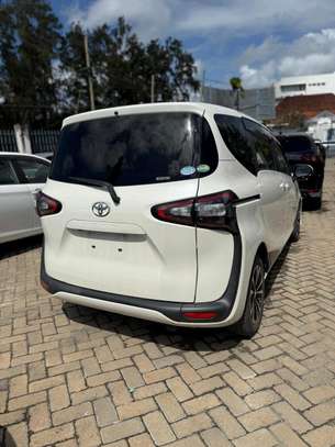 Toyota sienta modelista image 12
