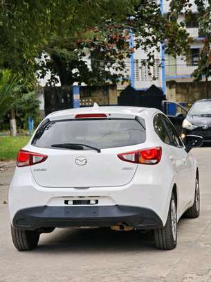 Mazda Demio image 2