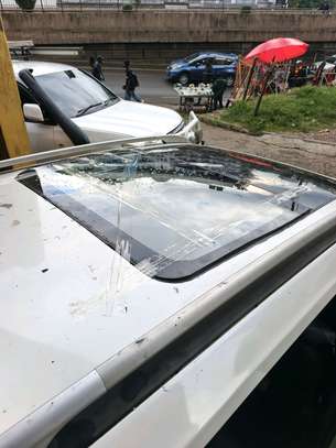 Sunroof glass replacement image 9
