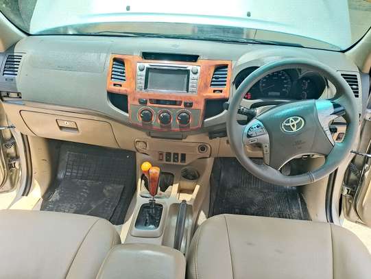 TOYOTA HILUX DOUBLE CAB AUTOMATIC 2013 MODEL image 8