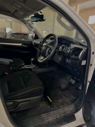 Toyota Hilux image 4