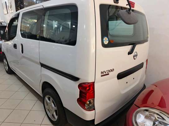 Nissan nv200  manual image 6