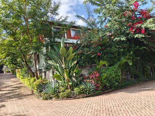 Elegant 5 Bedroom Townhouse for Sale in Kyuna image 10