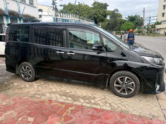 Toyota Noah black wxb 2019 2WD image 3