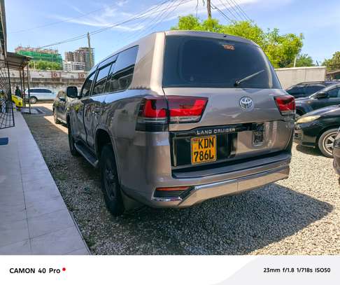 Landcruiser V8 Manual Diesel is on sale in mombasa image 4