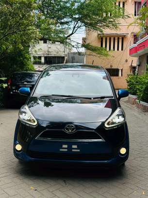 Toyota sienta black image 10