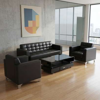 Office Sofas:5-seater executive  leather sofa In Kisumu image 5