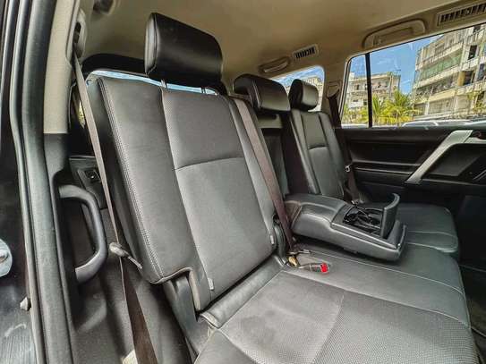 Toyota land cruiser KAKADU Grey 2019 image 10