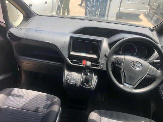 Toyota Noah hybrid 2018 2wd image 5