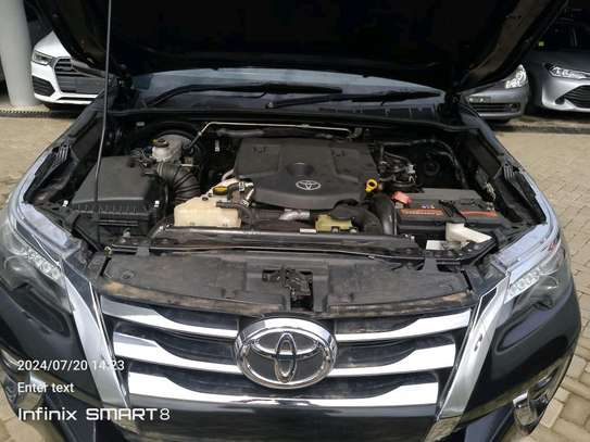 Make Toyota Fortuner black color 2017 image 4
