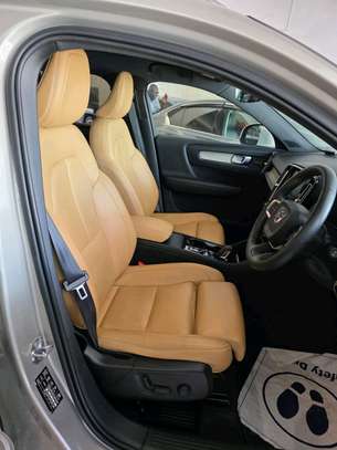 VOLVO XC40 T4  2018MODEL FULLY LOADED image 9
