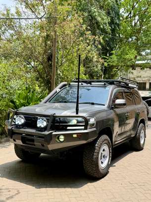 Toyota land Cruiser Sahara SUV 2018 4x4 image 4