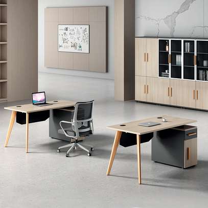 Office Table: High Quality Office Table for Manager Ceo image 4