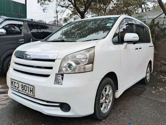 TOYOTA NOAH SECOND EDITION 2010 MODEL image 2