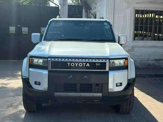 Toyota land cruiser image 2