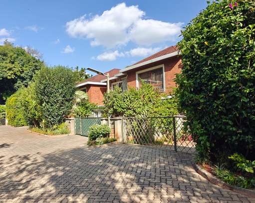 Elegant 5 Bedroom Townhouse for Sale in Kyuna image 13
