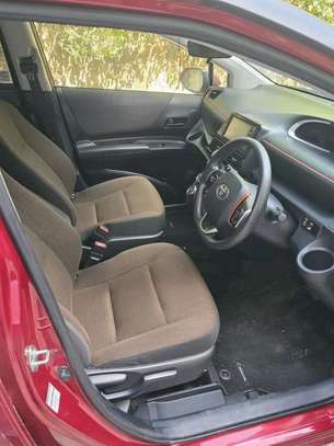 Toyota Sienta redwine image 5