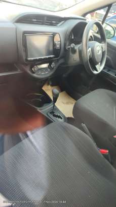 Toyota Vitz Hybrid 2018 2wd image 7