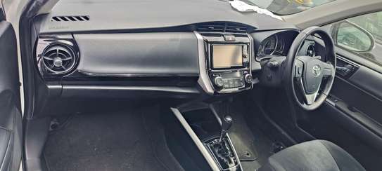 Toyota corolla Axio G White 2018 image 4