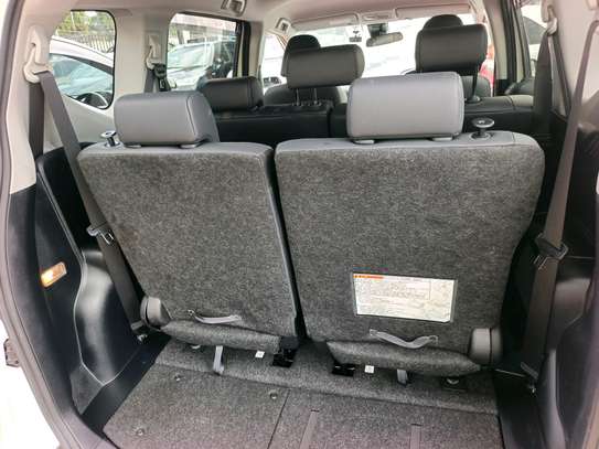 Toyota Sienta hybrid image 13