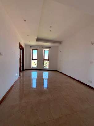 3 Bed Apartment with En Suite in Kilimani image 4