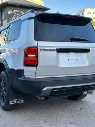 Toyota land cruiser prado J250 image 5