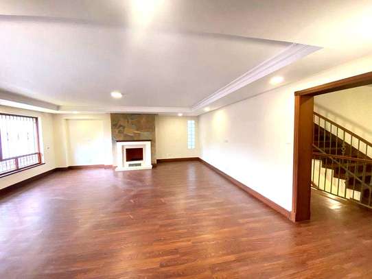 Elegant 5 Bedroom Townhouse for Sale in Kyuna image 8