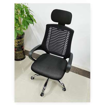 Office Seat: Black Swivel Adjustable Seat With 360° Rotation image 3