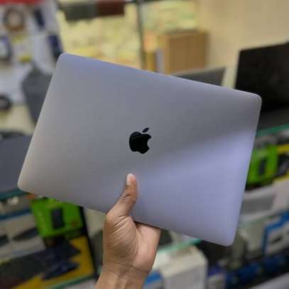 MACBOOK PRO INTEL CORE I7,16GB,256SSD,13.3INCHES image 9