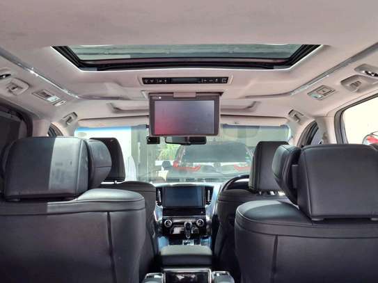 Toyota Vellfire Black Exacutive 2018 image 9