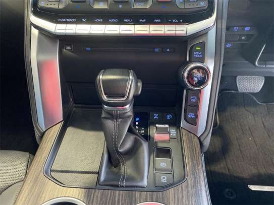 2022 TOYOTA LAND CRUISER image 12