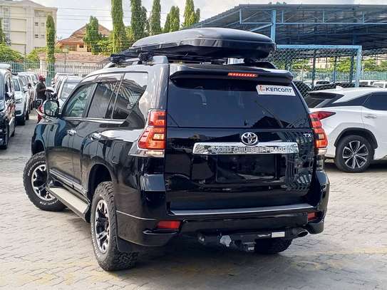 Toyota prado petrol image 4