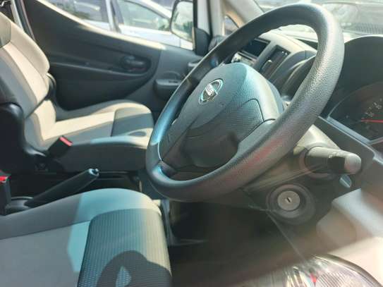 Nissan Nv200 image 2