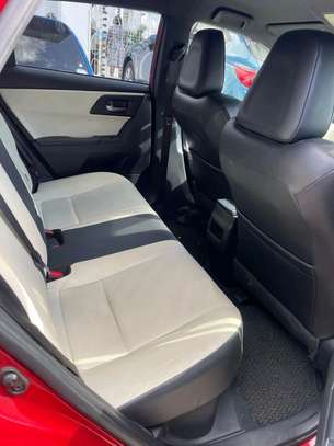 Toyota auris hybrid image 10