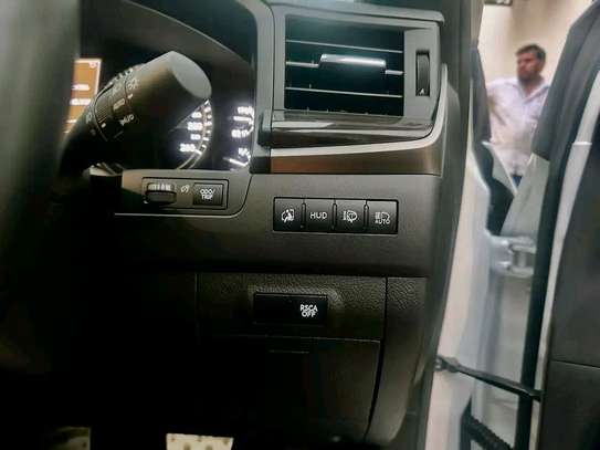 Lexus lx570 image 3