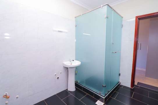 4 bedroom all ensult hOUSES FOR SALE IN RUIRU – KAMAKIS image 9