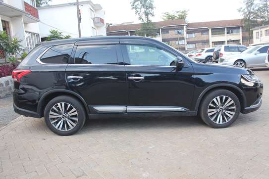 Mitsubishi Outlander 2.4l 4WD 7 Seater 2019, 109,000 Kms image 2