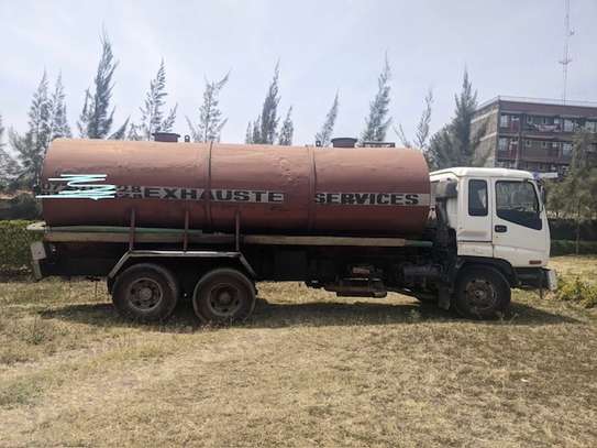 Exhauster lorry for sale image 3