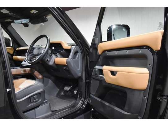 2022 LAND ROVER DEFENDER 110X D300 image 8