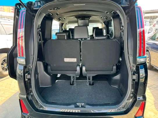 Toyota Noah wxb image 5