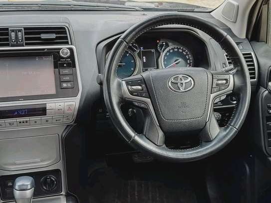 Toyota land cruiser KAKADU Grey 2019 image 4
