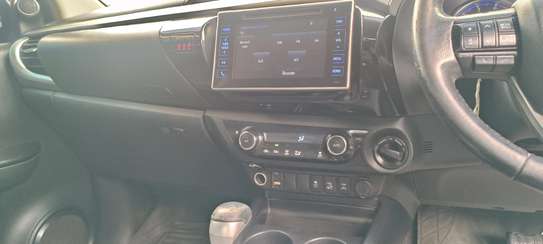 Toyota Hilux Double cabin Silver 2016 Used image 4