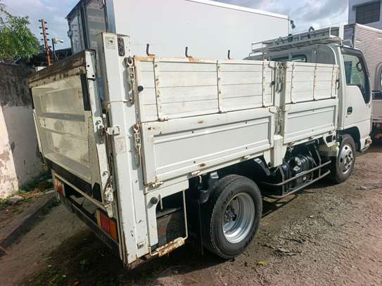 Isuzu ELF NkR85 image 5