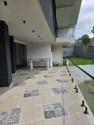 5 Bed House with En Suite in Nyari image 13