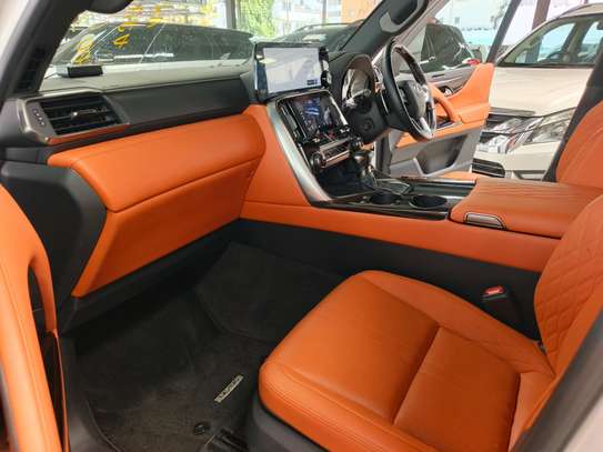 Lexus lx600 VvIp image 8