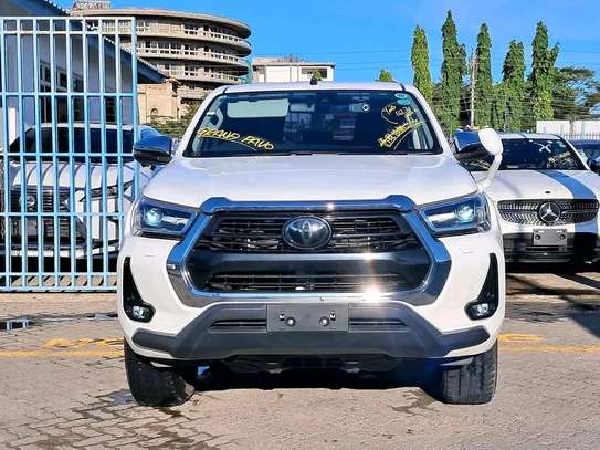 Toyota Hilux Double cabin image 3