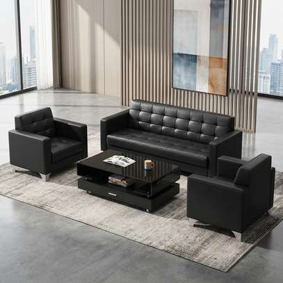 Office Sofas:5-seater executive  leather sofa In Kisumu image 6